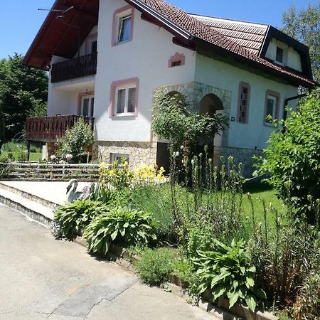 Appartement Apartman Jasmin à Čatrnja Extérieur photo
